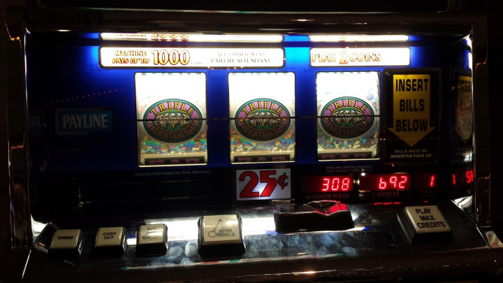 Dragon Gaming Golden Dragon Jackpot slot machine paying out a big jackpot win